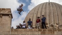 Bagaimana menurut detikers? Setelah pandemi ini usai, tertarik nggak untuk ikut bermain parkour? Foto: Getty Images/Chris McGrath