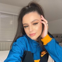 Cher mengaku bahwa sebagai ibu dia belajar untuk tidak lagi terobsesi dengan citra diri. Itu bukan prioritasku lagi. Aku tidak punya waktu untuk itu, akunya.  Foto: Instagram