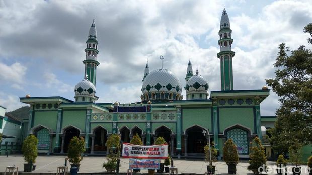 Masjid agung baiturrahman trenggalek