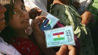 Namun tiga tahun kemudian melalui Perjanjian Lausanne yang menetapkan perbatasan Turki modern, rencana itu dibatalkan, Hal ini menyebabkan etnis Kurdi menjadi kelompok minoritas di negara-negara yang baru dibentuk pasca PD I. Selama 80 tahun terakhir, upaya untuk membentuk negara Kurdi merdeka selalu dipatahkan dengan brutal. Stringer/Getty Images.