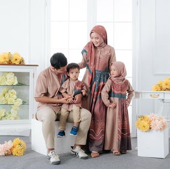 10 Ide Baju Sarimbit Kompakan Dengan Keluarga Saat Lebaran