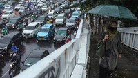 Seperti inilah potret kemacetan ibu kota meski masih dalam anjuran PSBB Jakarta guna menekan penyebaran COVID-19.