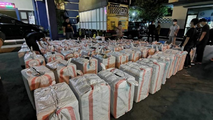 1,3 juta batang rokok ilegal senilai Rp 1,3 miliar yang diamankan Bea Cukai Jateng-DIY, Senin (18/5/2020).
