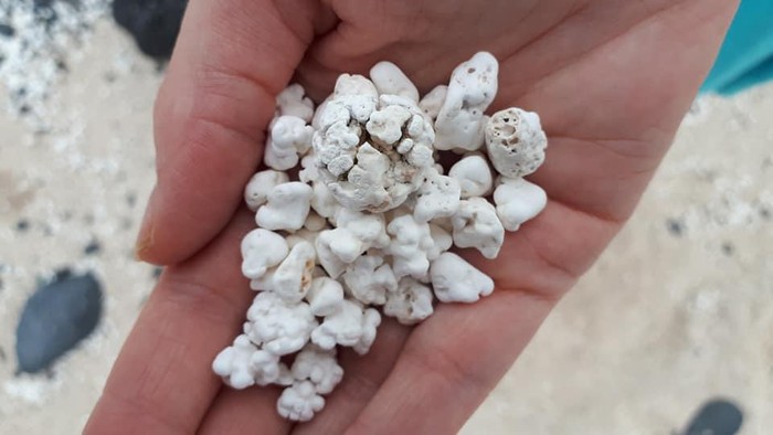 Pantai dengan pasir unik di Kepulauan Canary, Spanyol.
