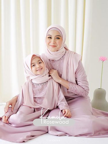 Contoh baju couple keluarga untuk lebaran