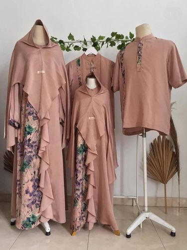 10 Ide Baju Sarimbit Kompakan Dengan Keluarga Saat Lebaran