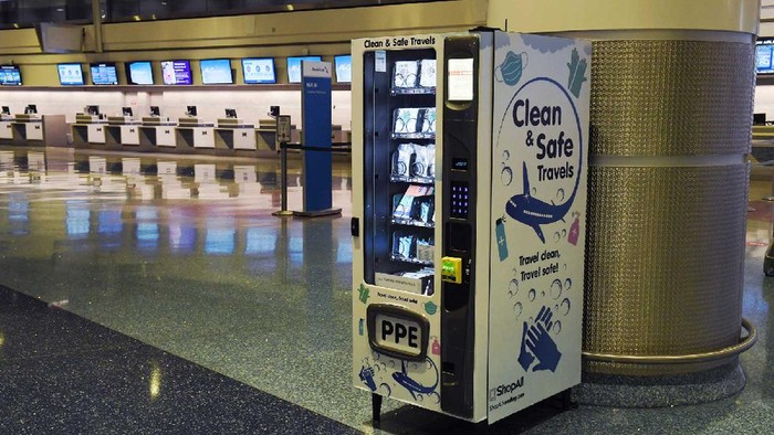 Mesin penjualan masker di Bandara Las Vegas