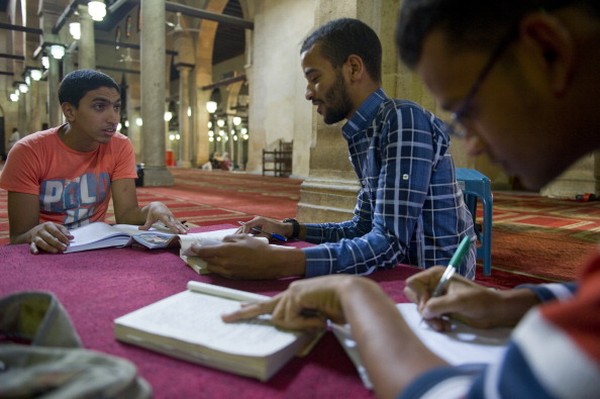 Pada perkembangannya, pembelajaran di Universitas al-Azhar tidak sebatas pada ilmu agama, tetapi juga merambah ke dalam diskusi dan debat bebas antara ilmuwan. Dengan demikian Al-Azhar memperoleh karakteristik universitas akademik. Pembelajaran yang beragam menjadi bagian dari karakteristik kurikulum pembelajaran Al-Azhar. Ann Hermes/The Christian Science Monitor via Getty Images. Pada perkembangannya, pembelajaran di Universitas al-Azhar tidak sebatas pada ilmu agama, tetapi juga merambah ke dalam diskusi dan debat bebas antara ilmuwan. Dengan demikian Al-Azhar memperoleh karakteristik universitas akademik. Pembelajaran yang beragam menjadi bagian dari karakteristik kurikulum pembelajaran Al-Azhar. Ann Hermes/The Christian Science Monitor via Getty Images.
