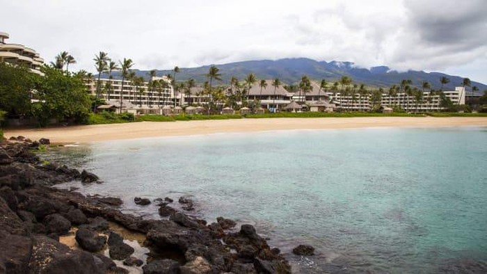Pantai di Hawaii.