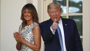 Foto: Penampilan Ibu Negara Melania Trump yang Disebut Munafik