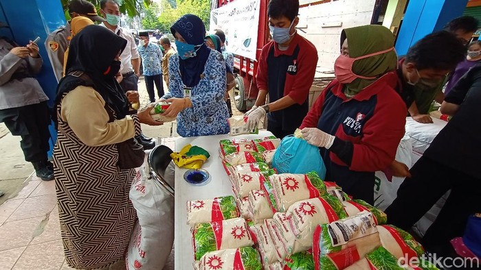 Operasi pasar digelar untuk tekan harga gula di Kudus
