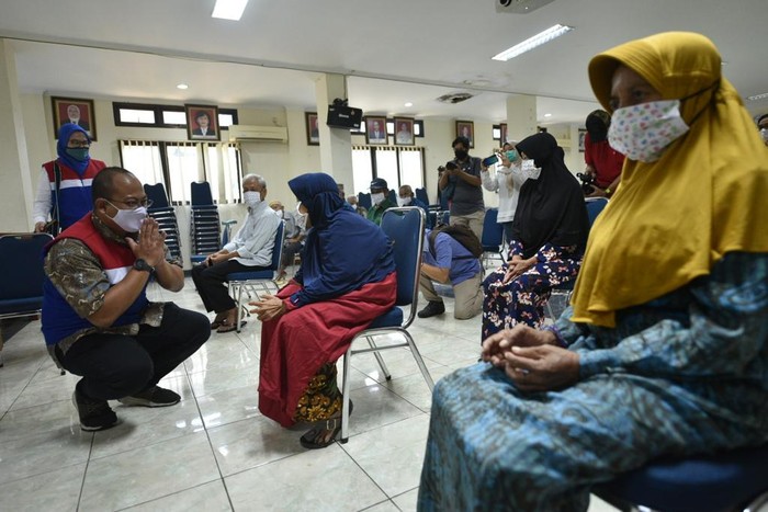 Pertamina Salurkan Bantuan untuk Lansia dan Penyandang Disabilitas Pertamina menyalurkan bantuan untuk anak-anak panti asuhan, penyandang disabilitas, dan lansia di seluruh Indonesia. Bantuan itu senilai Rp 17,2 miliar.