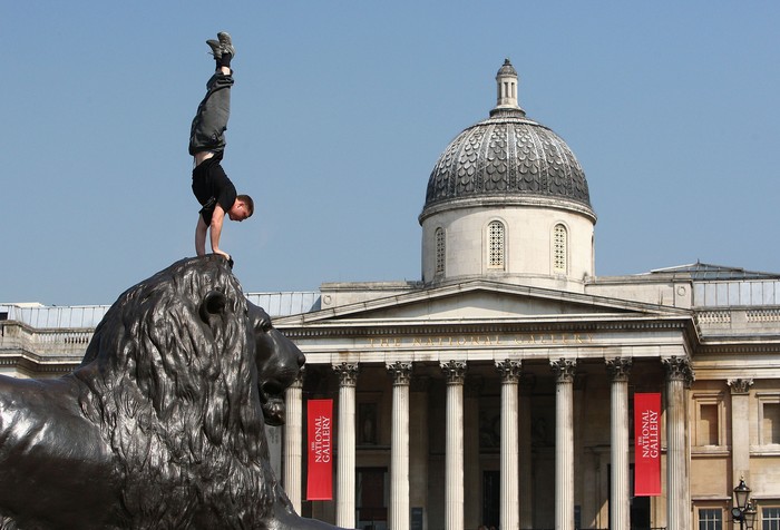 Potret Menantang Atlet Parkour saat Beraksi, Bikin Deg-degan!

Parkour merupakan olahraga yang menantang keberanian, berbekal tangan kosong para atlet parkour ini lompat dari satu gedung ke gedung lainnya yuk liat aksi-aksinya.