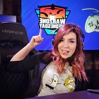 Kat Gunn atau yang lebih dikenal dengan nama Mystik adalah seorang gamer profesional dan pakar esports asal AS. Wanita yang juga sering jadi cosplayer tersebut disebut sebagai pemengang rekor dunia Guiness sebagai pemain game wanita berbayaran tertinggi. Foto: Instagram @mystikgunn