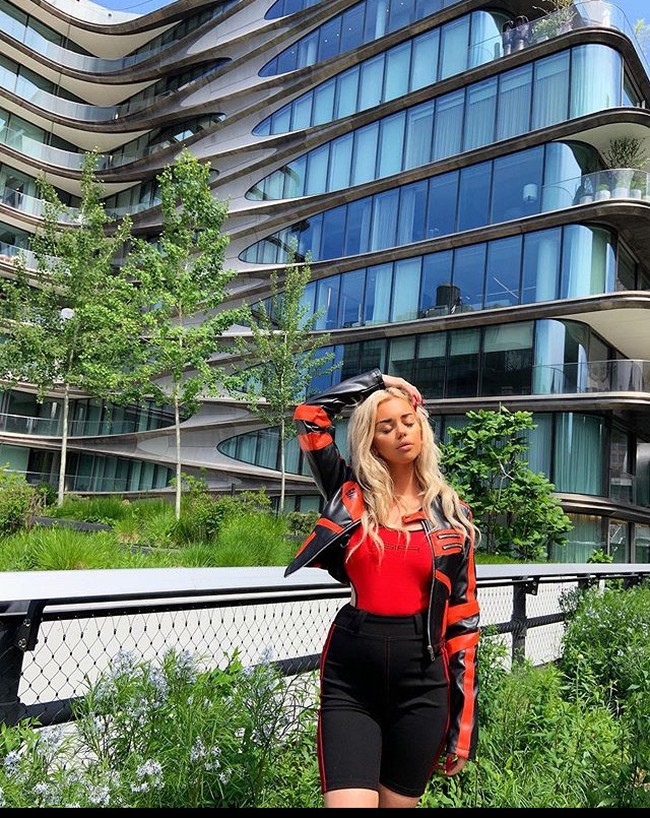 Jadi sekitar usia 13 saya mulai mendapatkan tindikan. Saya memiliki sekitar 14 tindikan dan setelah itu muncul tato. Sekarang saya sudah dewasa, visi saya untuk mendapatkan tato berbeda, itu lebih untuk seni dan untuk mengekspresikan diri, ujar Ann. Foto: Instagram