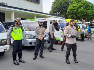 Bawa Pemudik dari Bali dan Madura, Lima Kendaraan Diamankan di Bondowoso