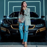 “Bapak dulu pemabuk, saya sekolah di salah satu sekolah SD , saya dapat beasiswa. Ketahuan saya seorang anak pemulung dan saya juga ngamen dari situ saya merasa nggak layak. Saya sampai SMP tapi semester satu saja nggak kuat untuk bayarnya,” kata Hesti Foto: Instagram @deltahesti