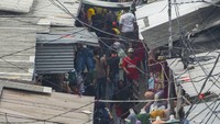 Begini penampakannya dari ketinggian di salah satu gang di kawasan Tanah Abang, Jakarta Pusat.
