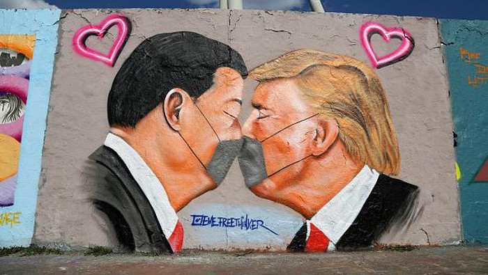Hubungan Presiden AS Donald Trump-Presiden China Xi Jinping memanas. Keretakan hubungan diplomasi itu karena Trump kecewa dengan China terkait virus Corona.
