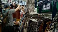 Seperti diketahui, Pasar Batik Setono kerap dijadikan ampiran untuk membawa oleh-oleh berupa batik ke kampung halaman para pemudik.  