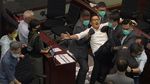 Keributan Pecah di Parlemen Hong Kong