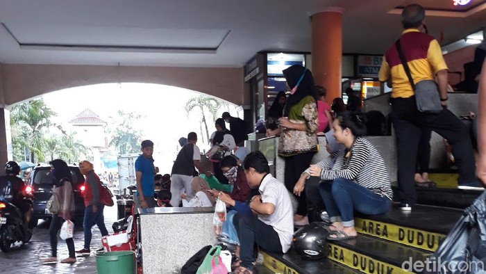 Suasana di salah satu pusat perbelanjaan di Solo, Senin (18/5/2020).