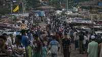 Organisasi HAM tersebut mengatakan prosedur kesehatan harus segera diterapkan di kamp yang menampung ratusan ribu pengungsi Rohingya agar dapat mencegah penularan corona. Allison Joyce/Getty Images.
