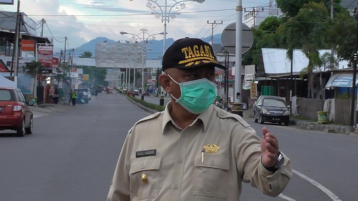 Gubernur Gorontalo Rusli Habibie saat memantau PSBB di wilayahnya (Ajis-detikcom).