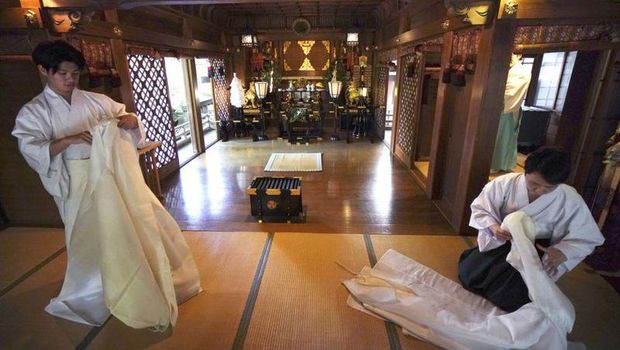 Buka Layanan Online Usir Roh Jahat, Kuil Jepang