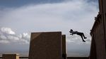 Potret Menantang Atlet Parkour saat Beraksi, Bikin Deg-degan!