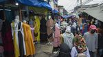 Pedagang Tanah Abang Nekat Berjualan saat PSBB