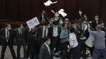 Keributan Pecah di Parlemen Hong Kong