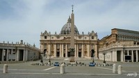 Sebagai negara merdeka, Vatikan atau yang disebut juga Tahta Suci merupakan salah satu yang tak memiliki bandara. Alasannya, Vatikan dilingkupi oleh Roma yang merupakan bagian dari Italia (AFP/Alberto PIZZOLI)