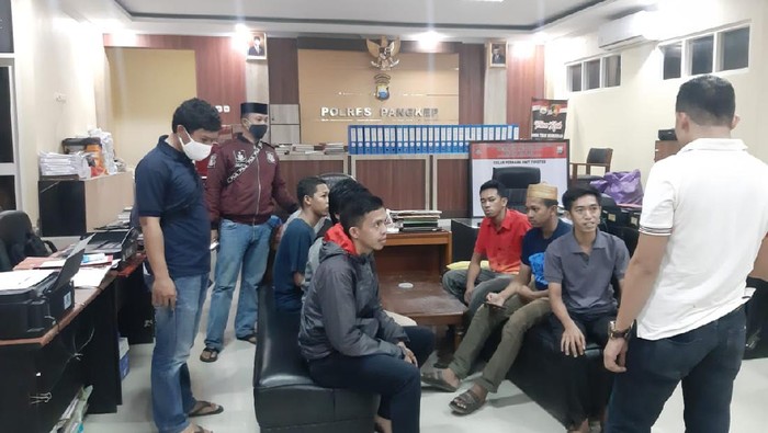 8 Orang yang diamankan polisi terkait bully ke RZ (12), bocah penjual jalangkote di Kabupaten Pangkep, Sulsel ditetapkan jadi tersangka (dok. Istimewa).
