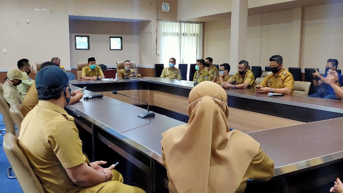 Para kepala desa di Bone, Sulsel, audiensi dengan Wabup Bone, Ambo Dalle.