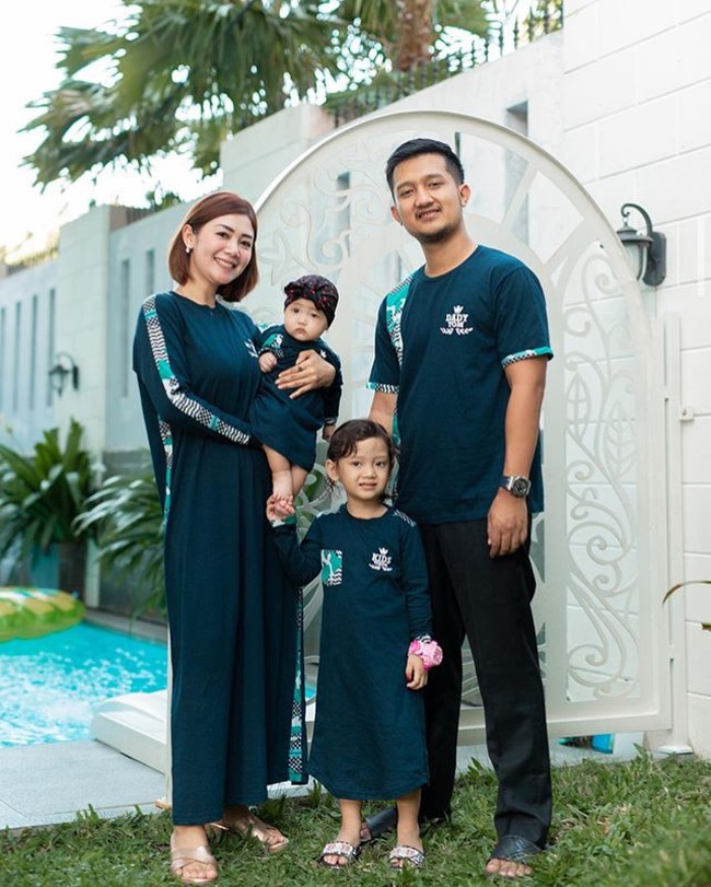  “Kita kalau ngomongin susah sudah pasti susah. Ketika kita dilahirkan dari seorang tunawisma atau orang nggak punya, itu sudah pasti takdir, nggak perlu nyalahin. Cuma kita menjadi sukses itu adalah pilihan, dan pilihan saya itu adalah sukses,” ungkapnya Foto: Instagram @deltahesti