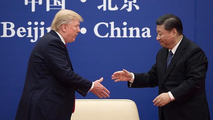Hubungan Presiden AS Donald Trump-Presiden China Xi Jinping memanas. Keretakan hubungan diplomasi itu karena Trump kecewa dengan China terkait virus Corona.