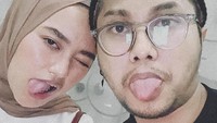 Sama-sama seorang YouTuber dan selebgram, Indira dan Gustaf rajin mengunggah konten video hingga foto-foto mesra mereka. Kini Gustaf juga menuai kontroversi karena pembelaannya untuk sang istri. Foto: Instagram @gustafode