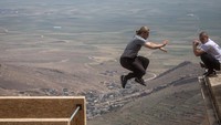 Sayangnya olahraga yang memacu adrenalin ini cukup membuat semua orang yang melihat mengelus dada dan selalu deg-degan! Foto: Getty Images/Chris McGrath
