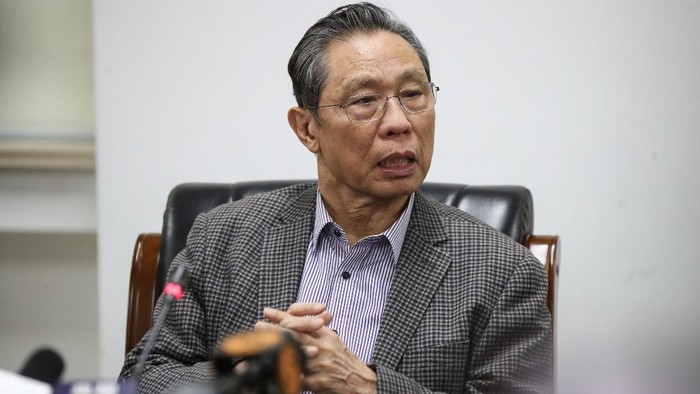 This photo taken on January 20, 2020 shows Zhong Nanshan, a renowned scientist at Chinas national health commission, speaking during a press conference in Beijing about a new SARS-like coronavirus. - China has confirmed human-to-human transmission in the outbreak of the new virus as the number of cases soared and authorities on January 21 said a fourth person had died. (Photo by STR / AFP) / China OUT