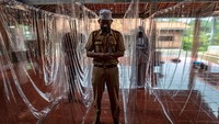 Jamaah Thoriqoh Qodriyah Naqsabandiyah menunaikan shalat zuhur berjamaah di antara sekat plastik di Pondok Thoriqoh Ar-Rosuly, Desa Keji, Ungaran Barat, Kabupaten Semarang, Jawa Tengah, Senin (18/5/2020).