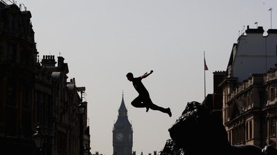 Potret Menantang Atlet Parkour saat Beraksi, Bikin Deg-degan!