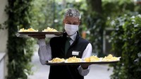 Restoran dan geliat perekonomi di Austria juga sudah dimulai kembali. Foto: AP/Ronald Zak
