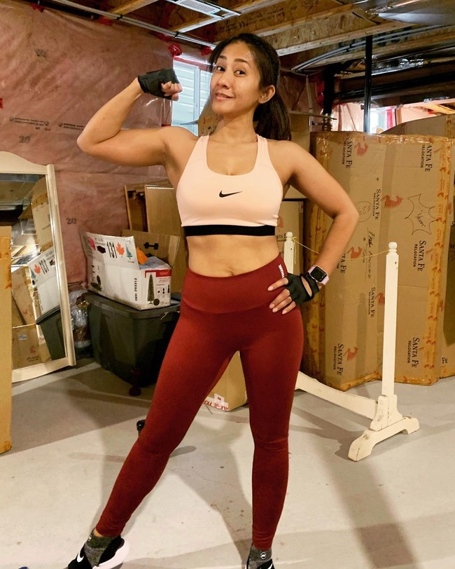 Cut Memey pertamakali mencoba olahraga Strong Nation sekitar Oktober 2018. Setelah tertarik, intensitas olahraganya pun bertambah dari hari ke hari. Awalnya masih seminggu sekali, minggu ketiga sudah seminggu dua kali. Menjelang mau mengambil sertification, seminggu itu bisa tiga kali. Setelah itu mengajar sambil olahraga. Dengan jadi instruktur aku ikutan olahraga juga, katanya. Foto: instagram @cutmemey