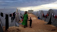 Sekitar 25 hingga 35 juta warga Kurdi menghuni wilayah pegunungan yang membentang di perbatasan Turki, Irak, Suriah, Iran, dan Armenia. Mereka membentuk kelompok etnis terbesar keempat di Timur Tengah, tetapi hingga saat ini mereka tidak memiliki negara sendiri. Gokhan Sahin/Getty Images.