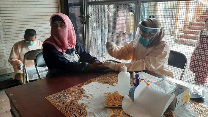 Puluhan Pedagang Pasar Tradisional Kota Malang Jalani Rapid Test