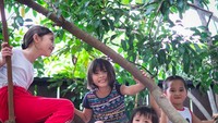 Kana, Kala, Kaba, dan Kata adalah empat anak Zaskia Mecca bersama Hanung Bramantyo. Meski masih kecil, mereka semangat menjalani puasa. Foto: Instagram zaskiadyamecca