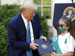 Ngeyel Lagi! Trump Kini Kunjungi Pabrik Ford Tanpa Masker
