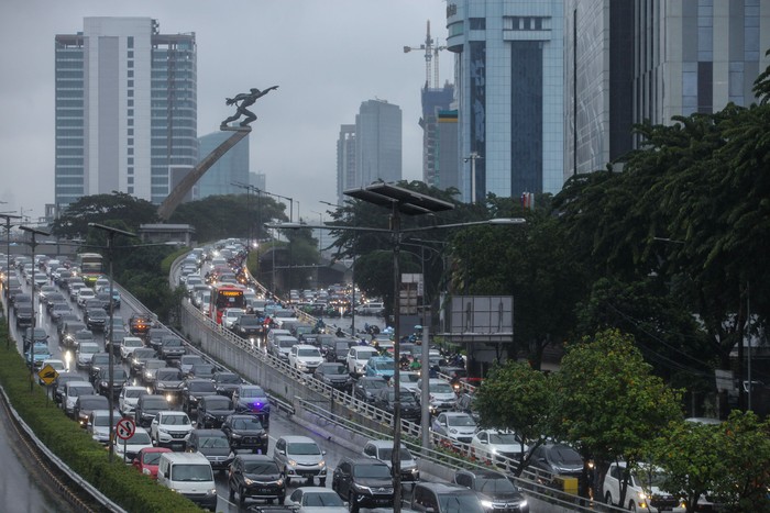 Potret Kemacetan Jakarta Sore Ini Setelah pagi tadi kemacetan terjadi di Tol Halim yang mengarah ke Tol Dalam Kota, Cawang, Jakarta Timur, Sore ini Kemacetan kembali terjadi di Tol Dalam Kota dan Jalan Gatot Subroto. Ini potretnya.