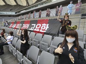 Populer Sepekan: Boneka Seks Nonton Bola di Stadion